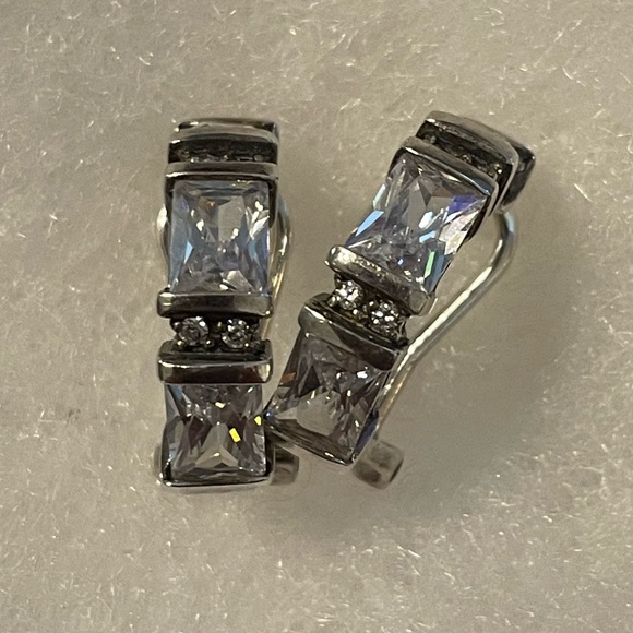 Silpada C1956 RARE Cubic Zirconia Omega Clip on Sterling Silver Earrings - Picture 6 of 16